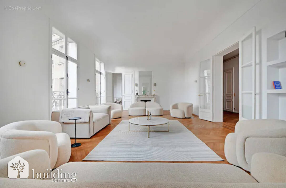 Appartement à PARIS-16E