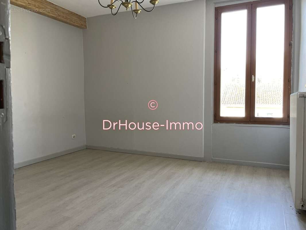Appartement à UNIEUX