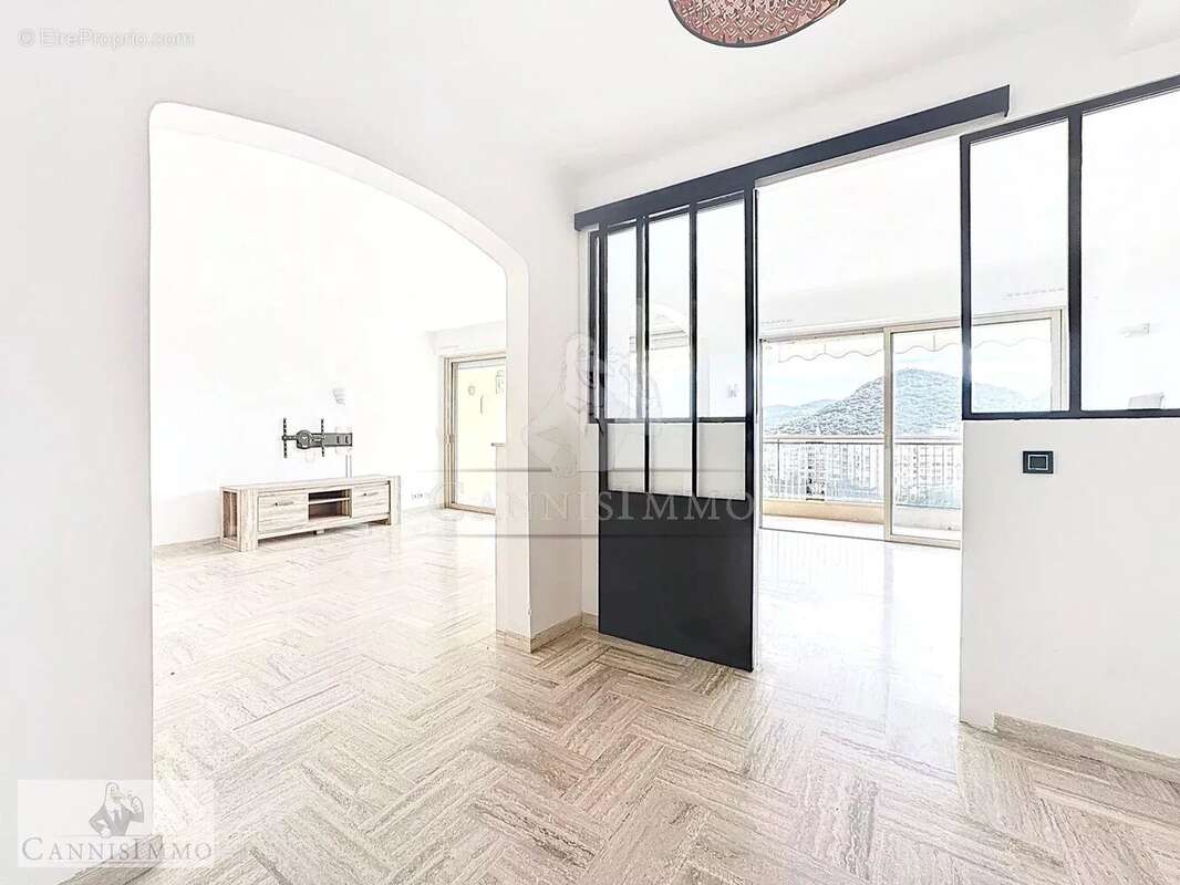 Appartement à MANDELIEU-LA-NAPOULE