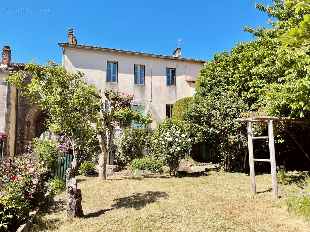 Maison à CONFOLENS