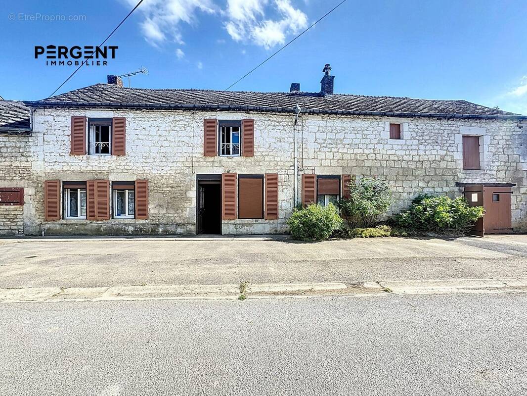Maison à AOUSTE