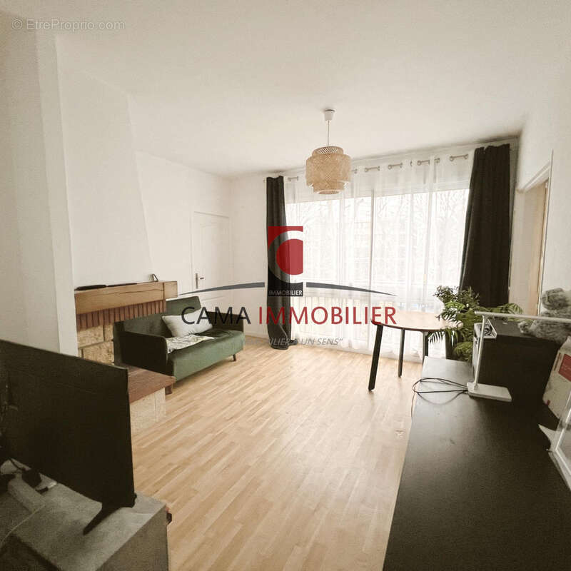 Appartement à FONTENAY-LE-FLEURY