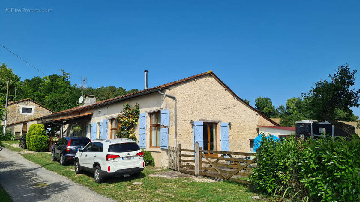 Charente country house with pool for sale . maison - Maison à AUBETERRE-SUR-DRONNE