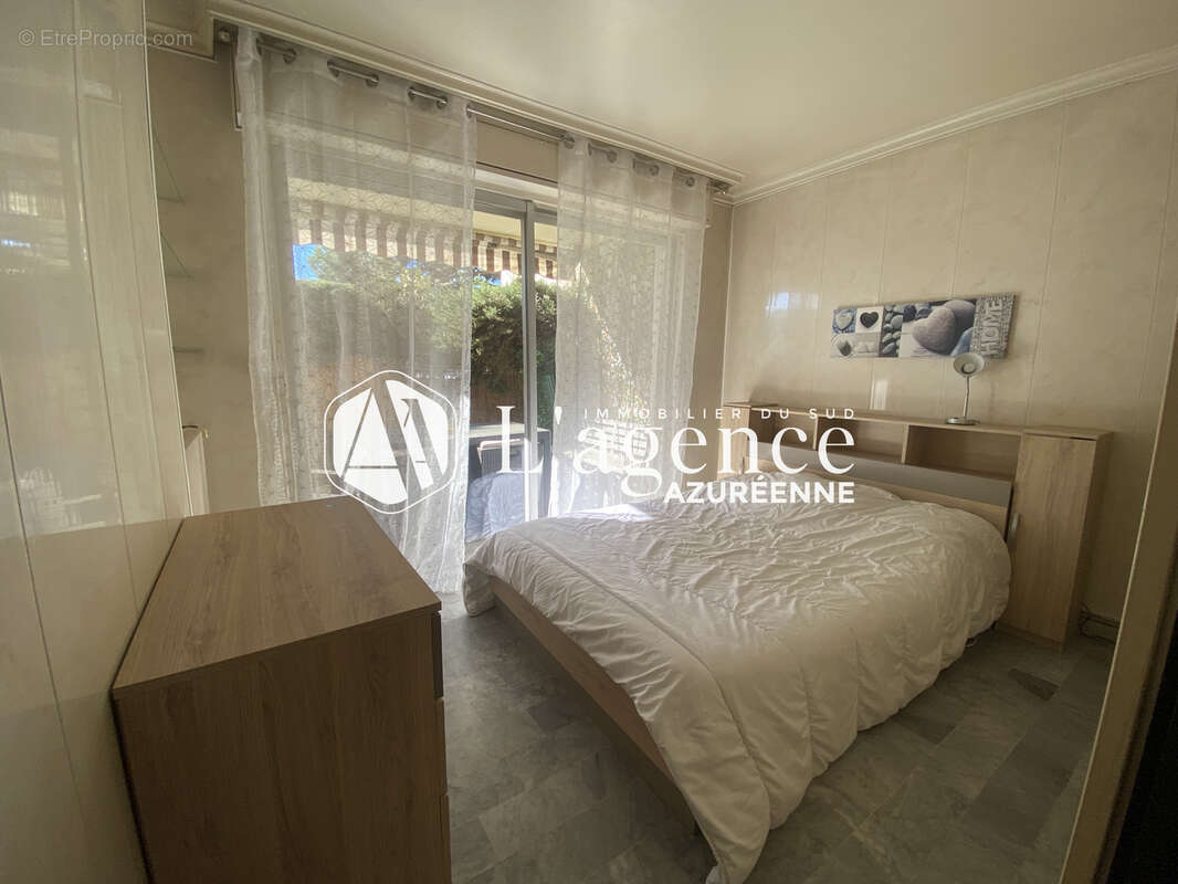 Appartement à SAINT-LAURENT-DU-VAR
