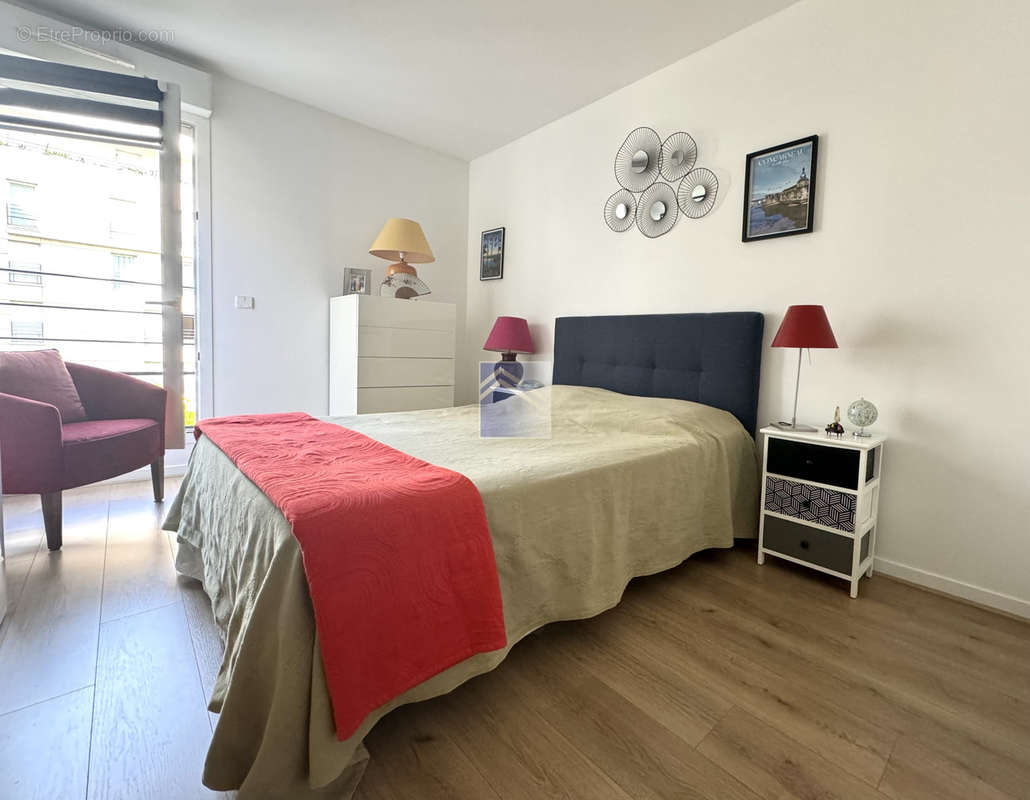 Appartement à COURBEVOIE