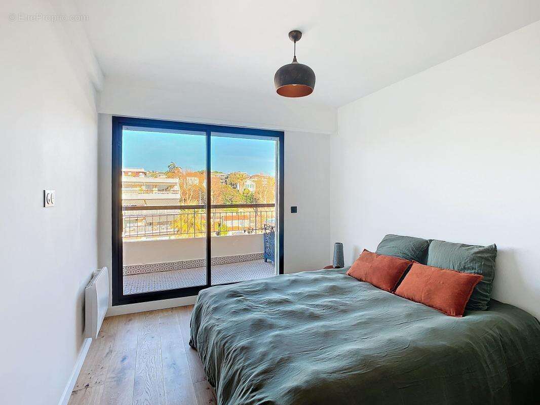 Appartement à SAINT-LAURENT-DU-VAR