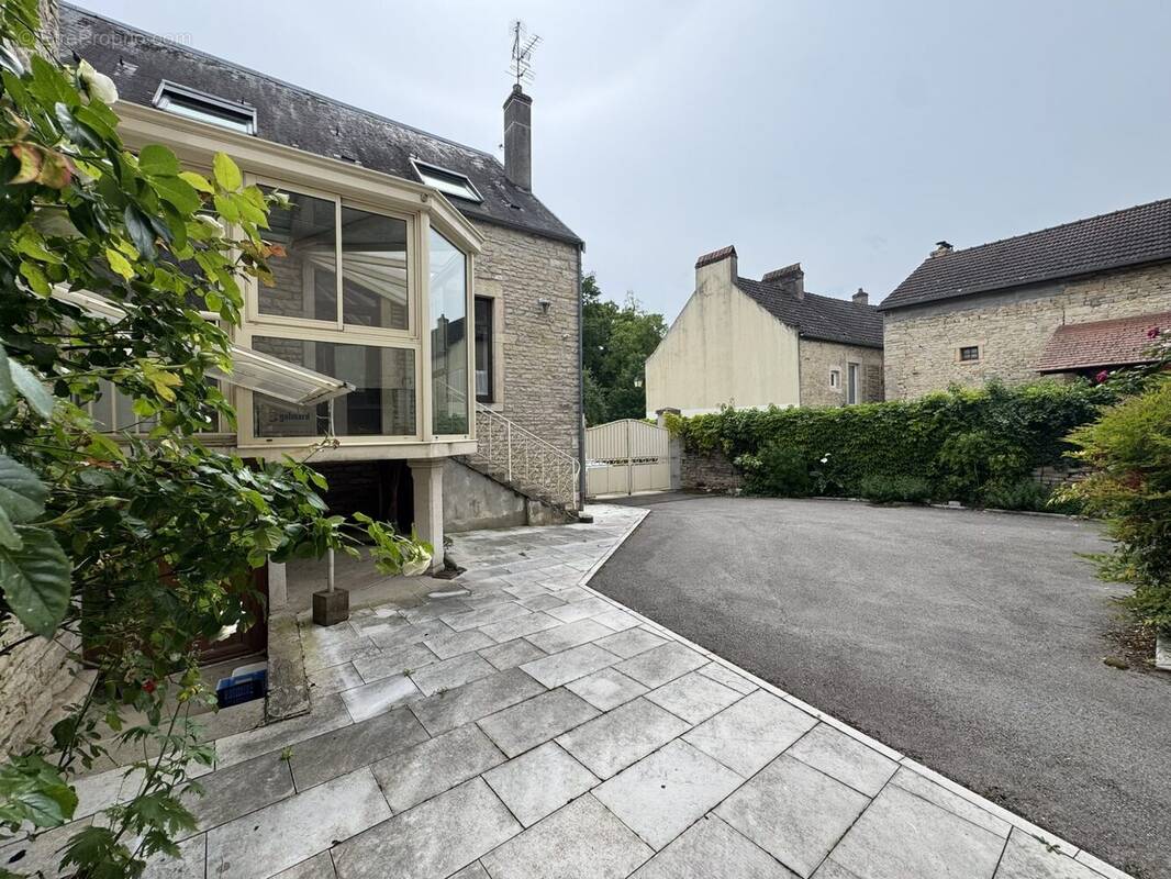 Maison à LADOIX-SERRIGNY
