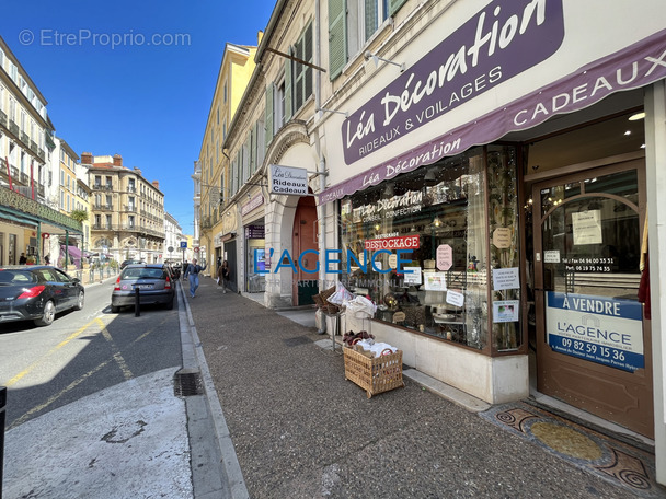 Commerce à HYERES