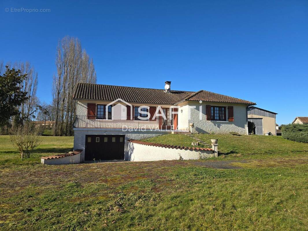 Photo 1 - Maison à LATHUS-SAINT-REMY