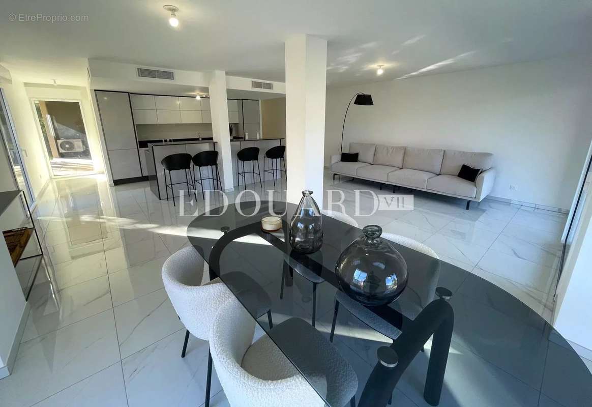 Appartement à ROQUEBRUNE-CAP-MARTIN
