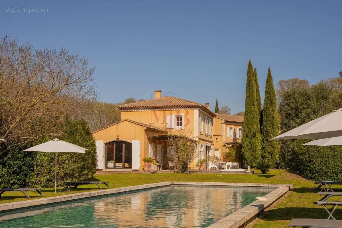 Maison à MAS-BLANC-DES-ALPILLES