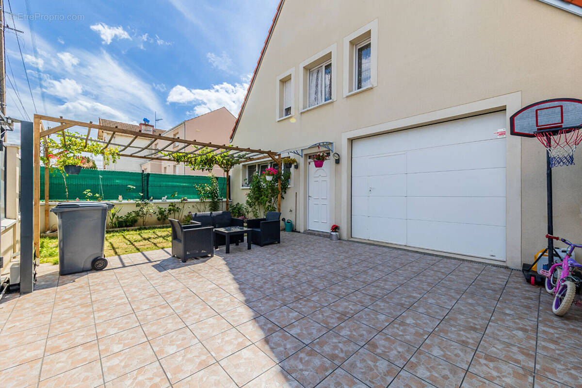 Maison à VILLENEUVE-LE-ROI