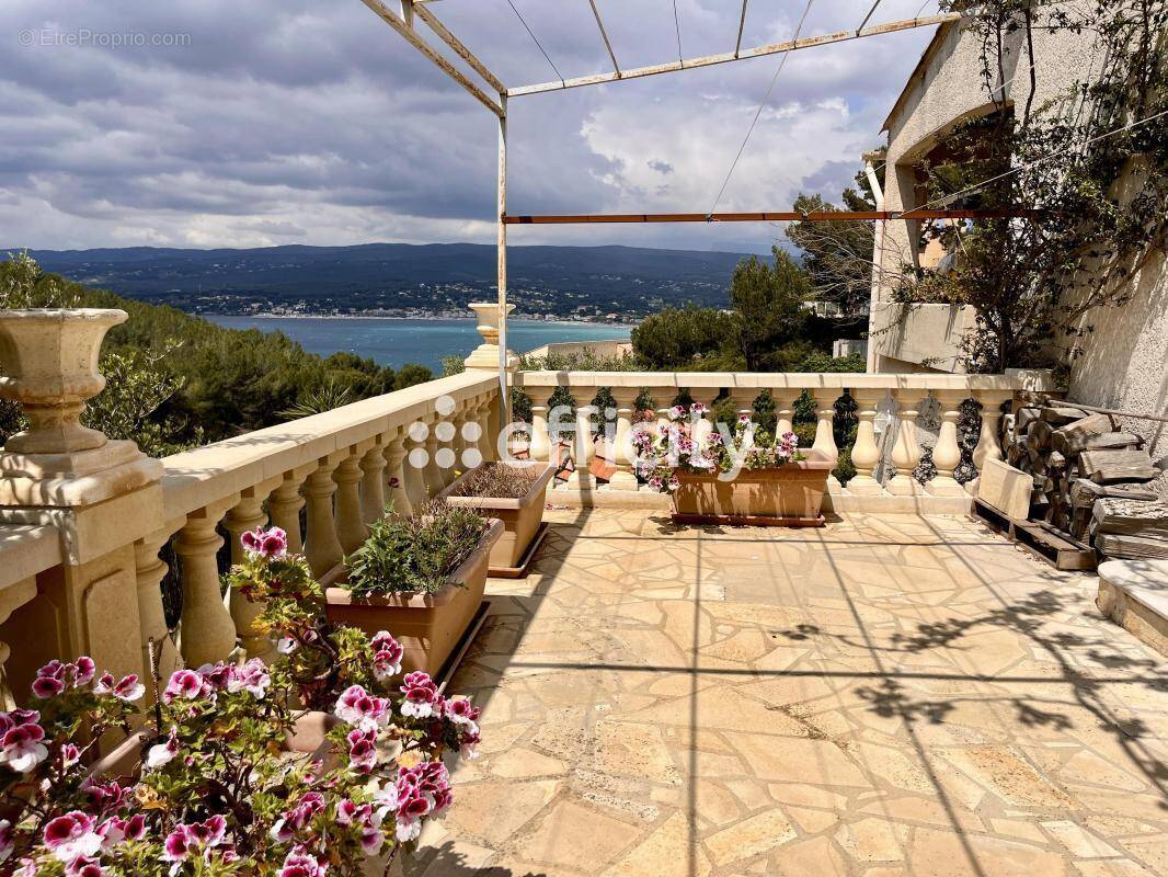 Maison à SAINT-CYR-SUR-MER