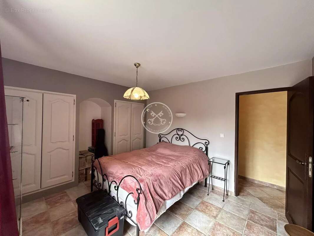 Maison à BAGNOLS-EN-FORET