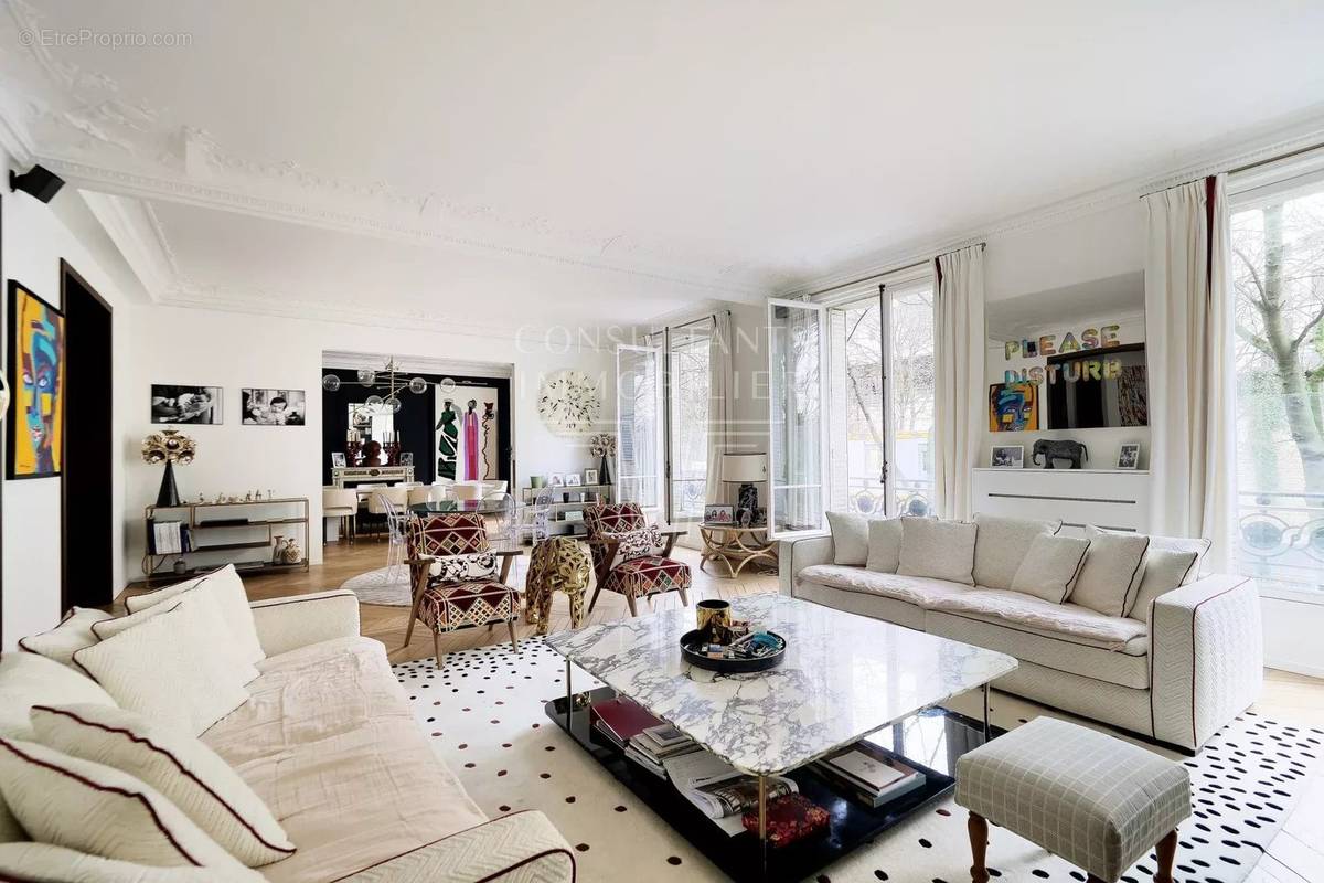 Appartement à PARIS-16E