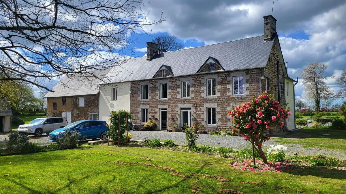 Maison à SOULLES
