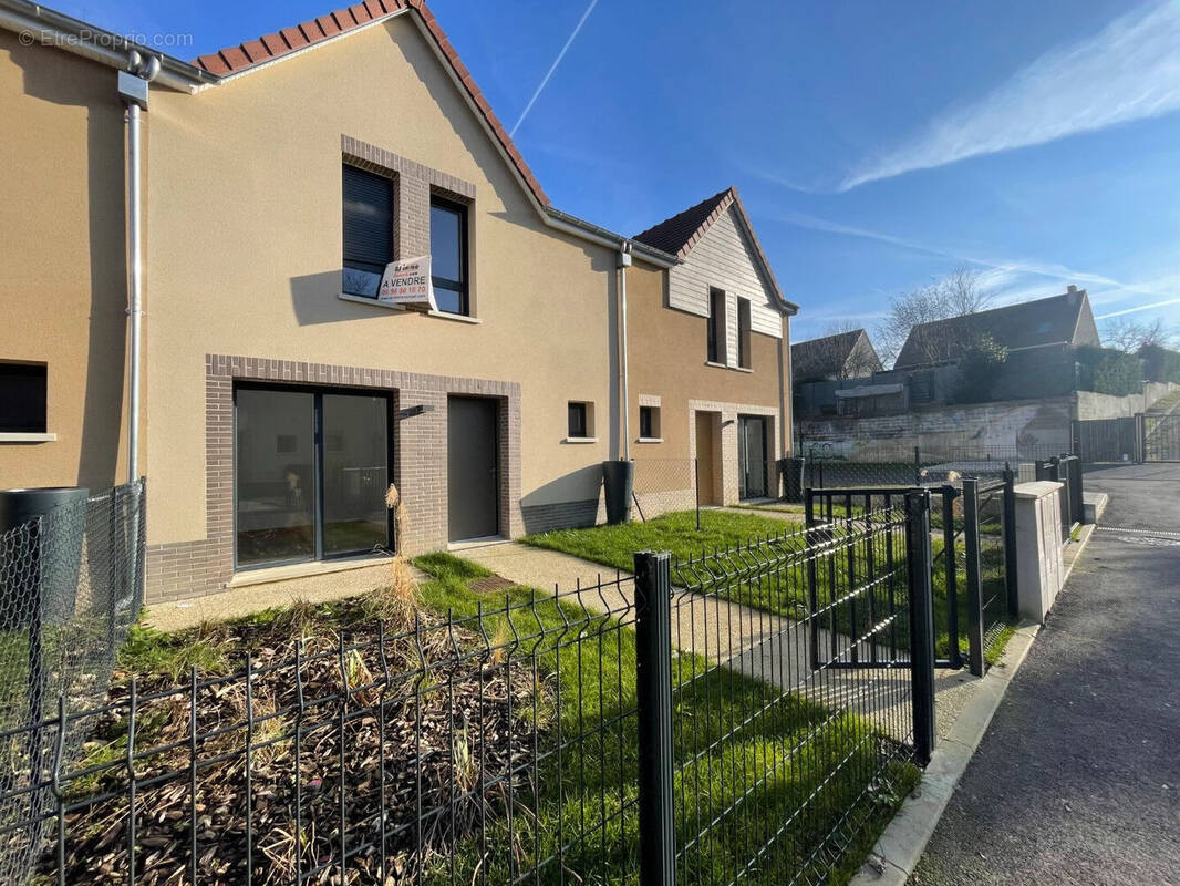 Maison à LA QUEUE-EN-BRIE