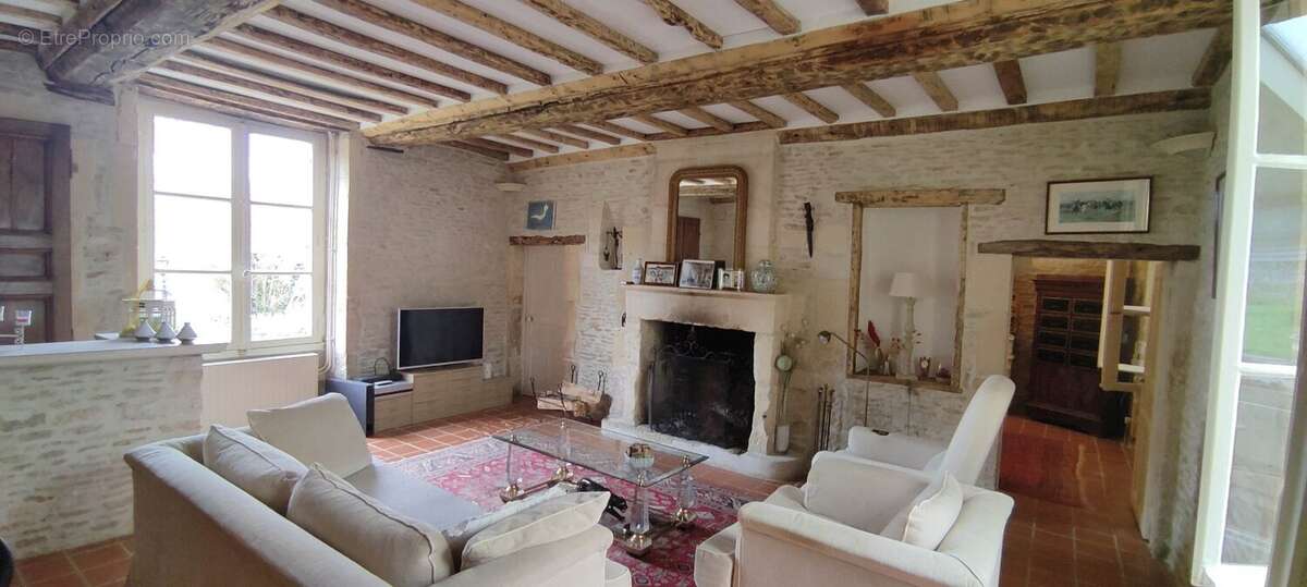 Maison à ARGENCES