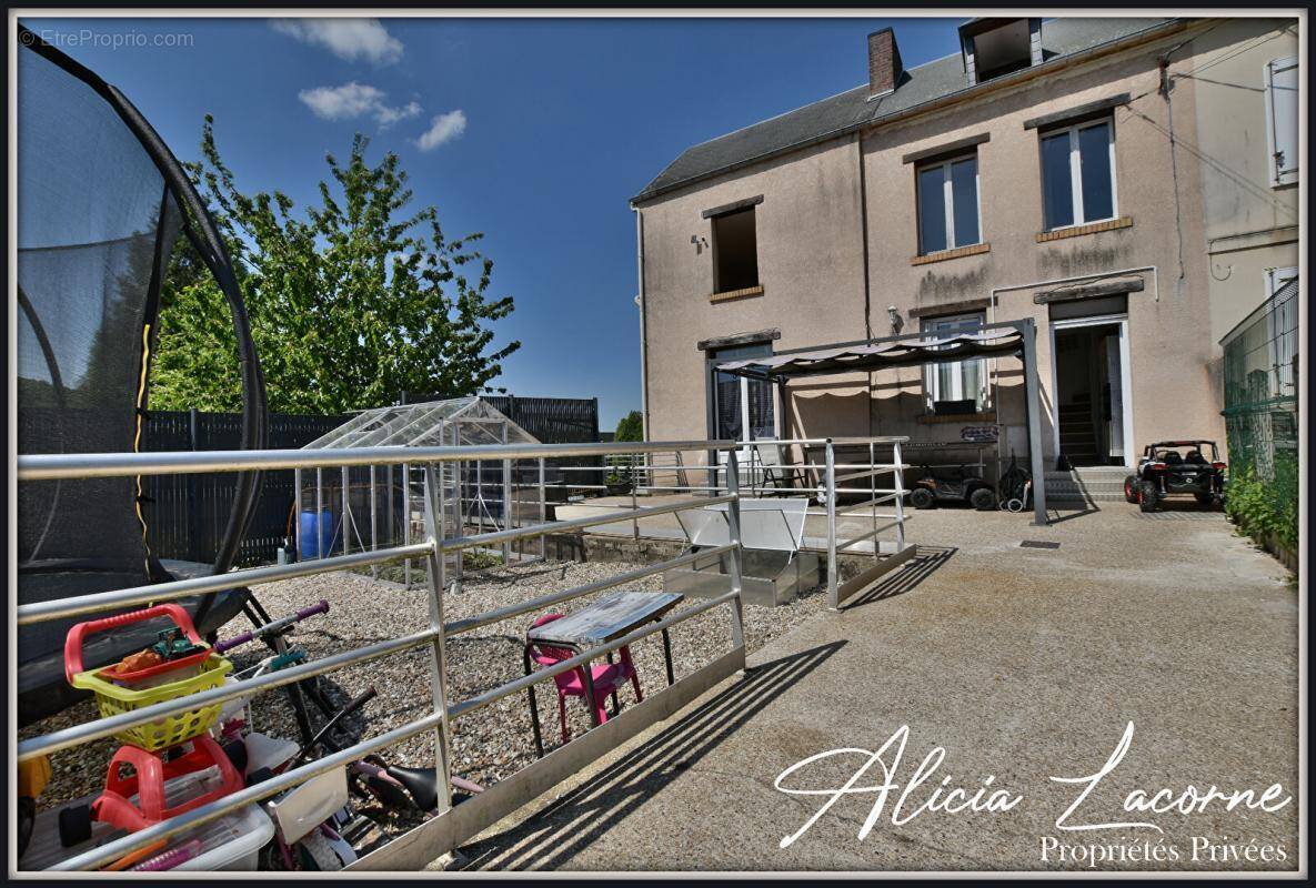 Maison à LILLEBONNE