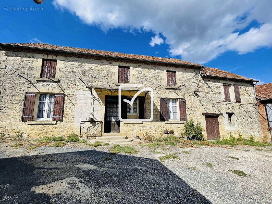 Maison à BEYNAC-ET-CAZENAC