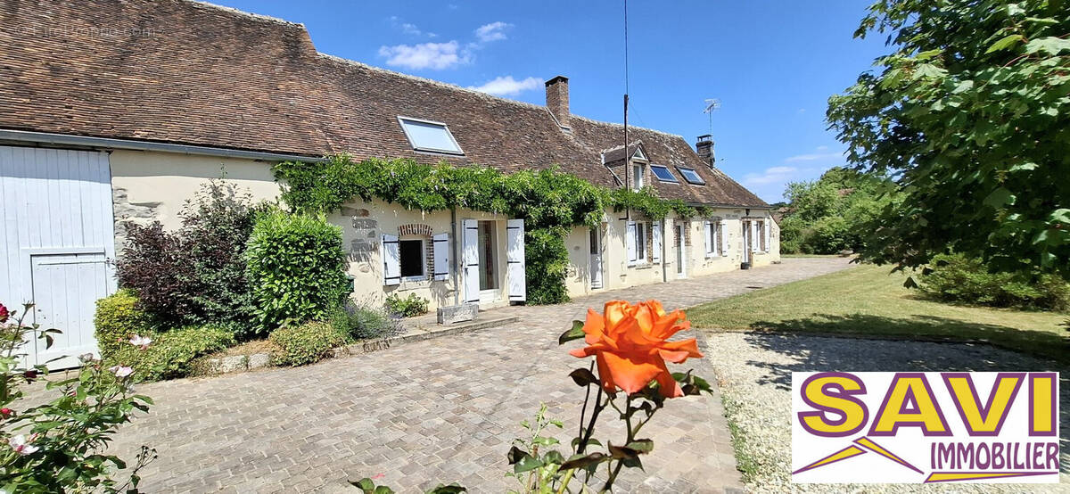Maison à LA SELLE-SUR-LE-BIED