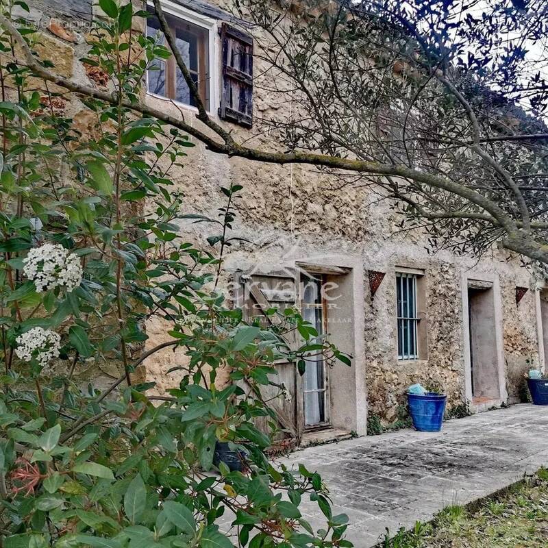 Maison à ENTRECASTEAUX