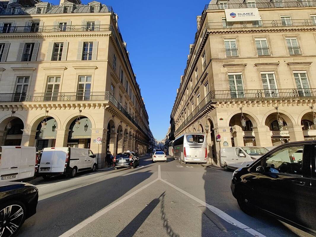 Appartement à PARIS-1E
