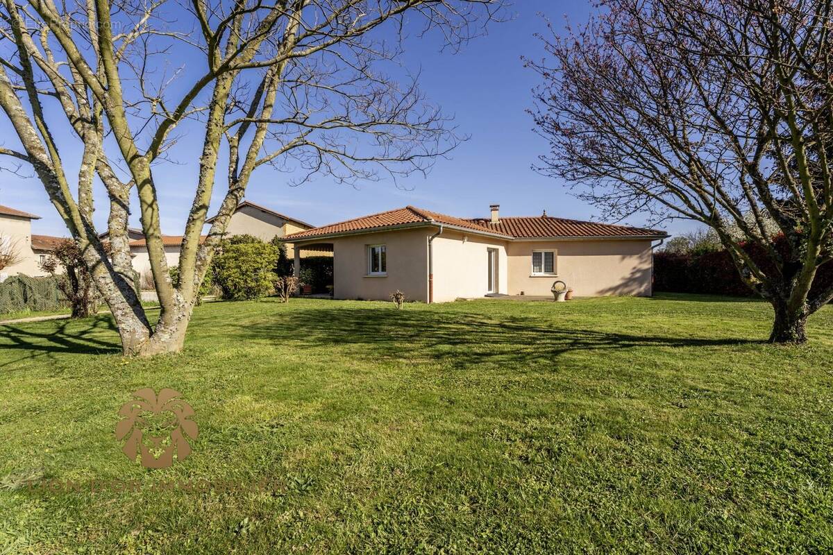 Maison à MONTANAY