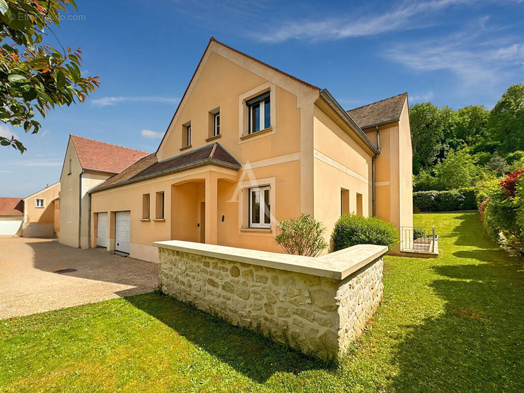 Maison à JOUY-LE-MOUTIER