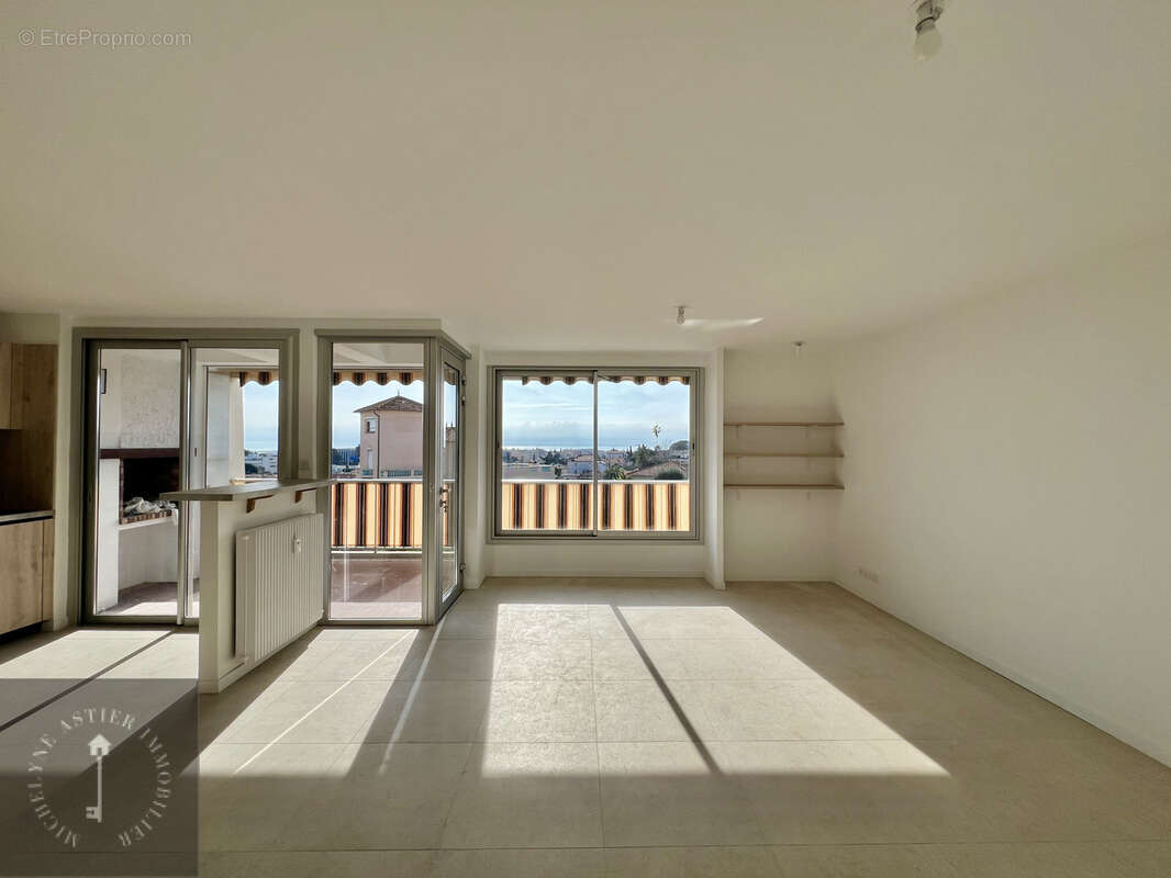 Appartement à SAINT-LAURENT-DU-VAR