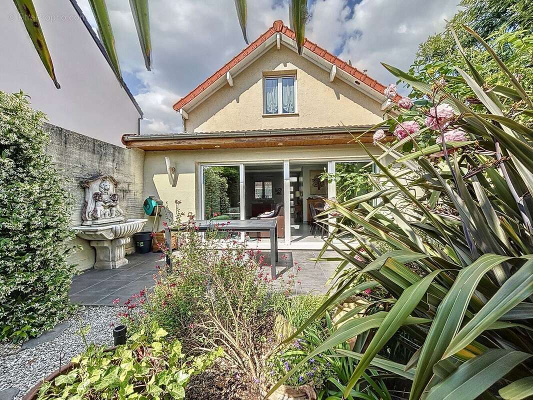 Maison à SAINT-MAUR-DES-FOSSES