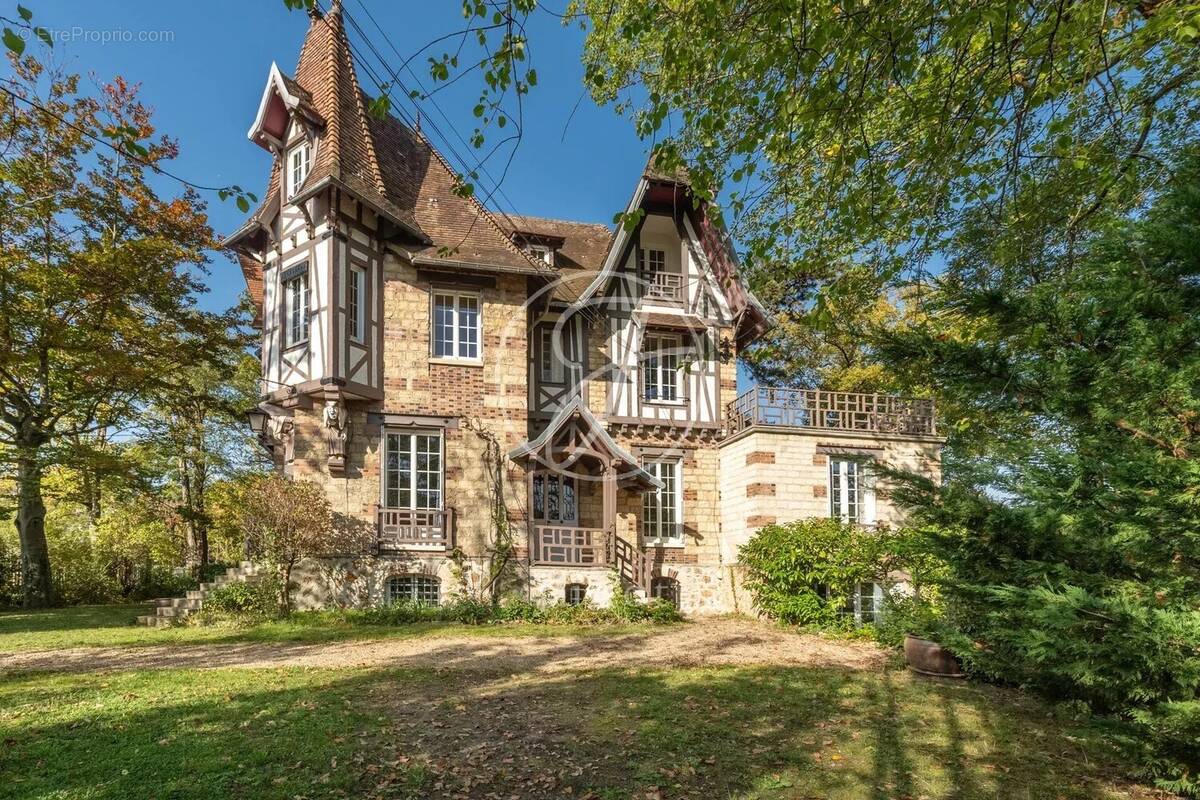 Maison à LE VESINET