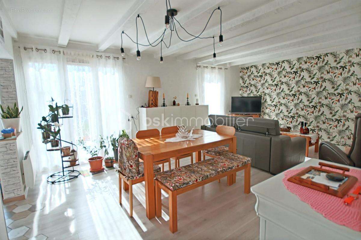 Appartement à COMBS-LA-VILLE