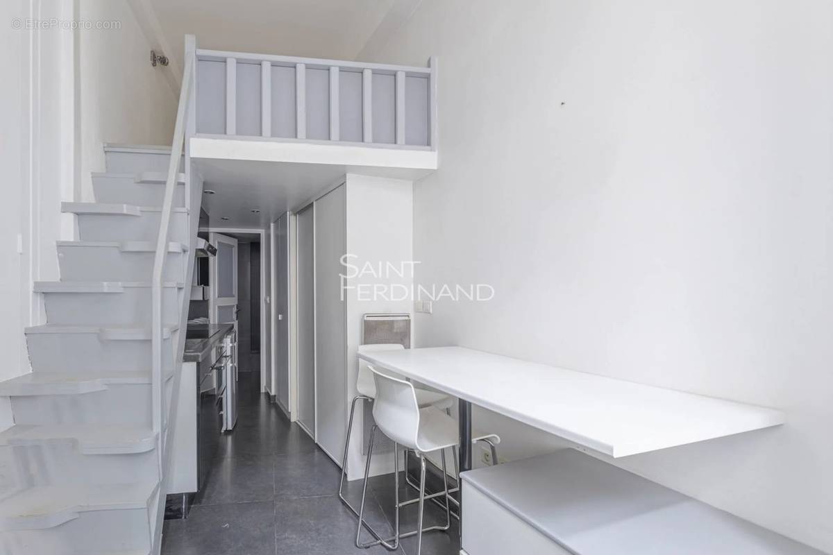 Appartement à PARIS-8E