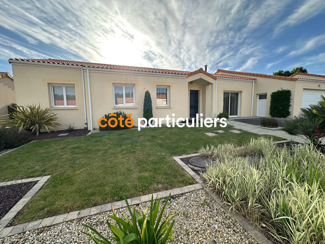 Maison à SAINT-MACAIRE-EN-MAUGES