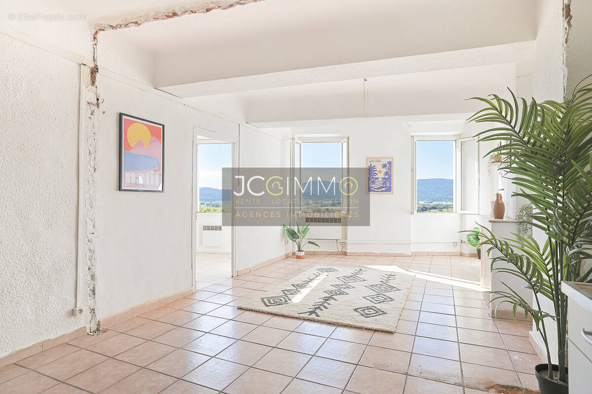 Appartement à PIERREFEU-DU-VAR