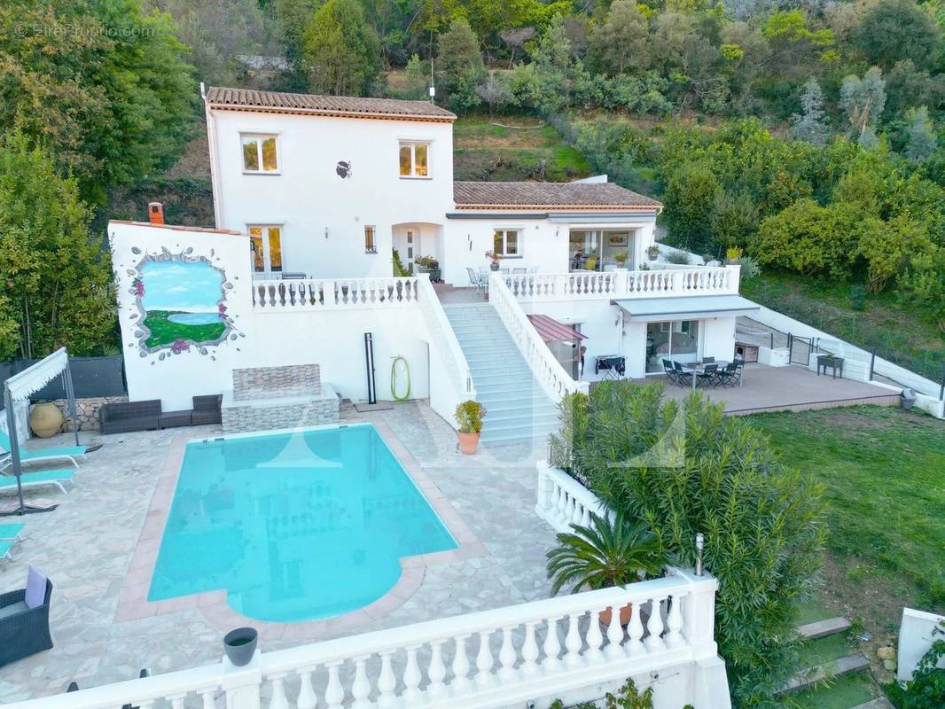 Maison à VALLAURIS