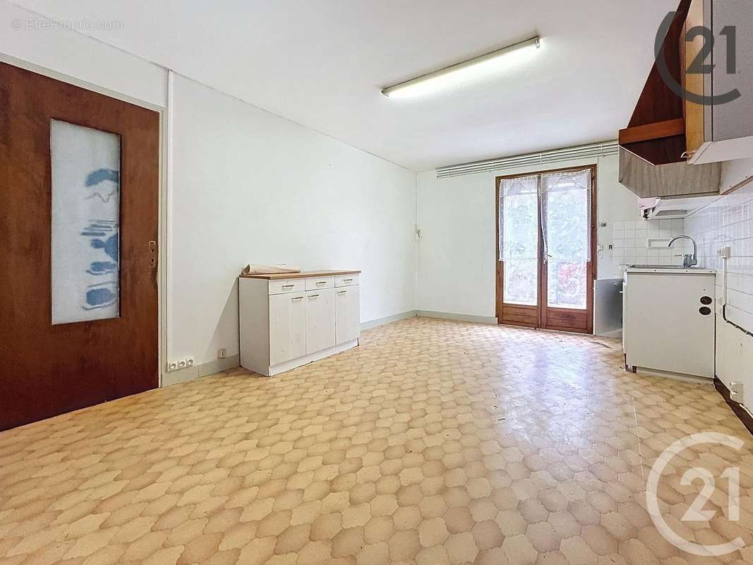 Autre à AIX-EN-OTHE