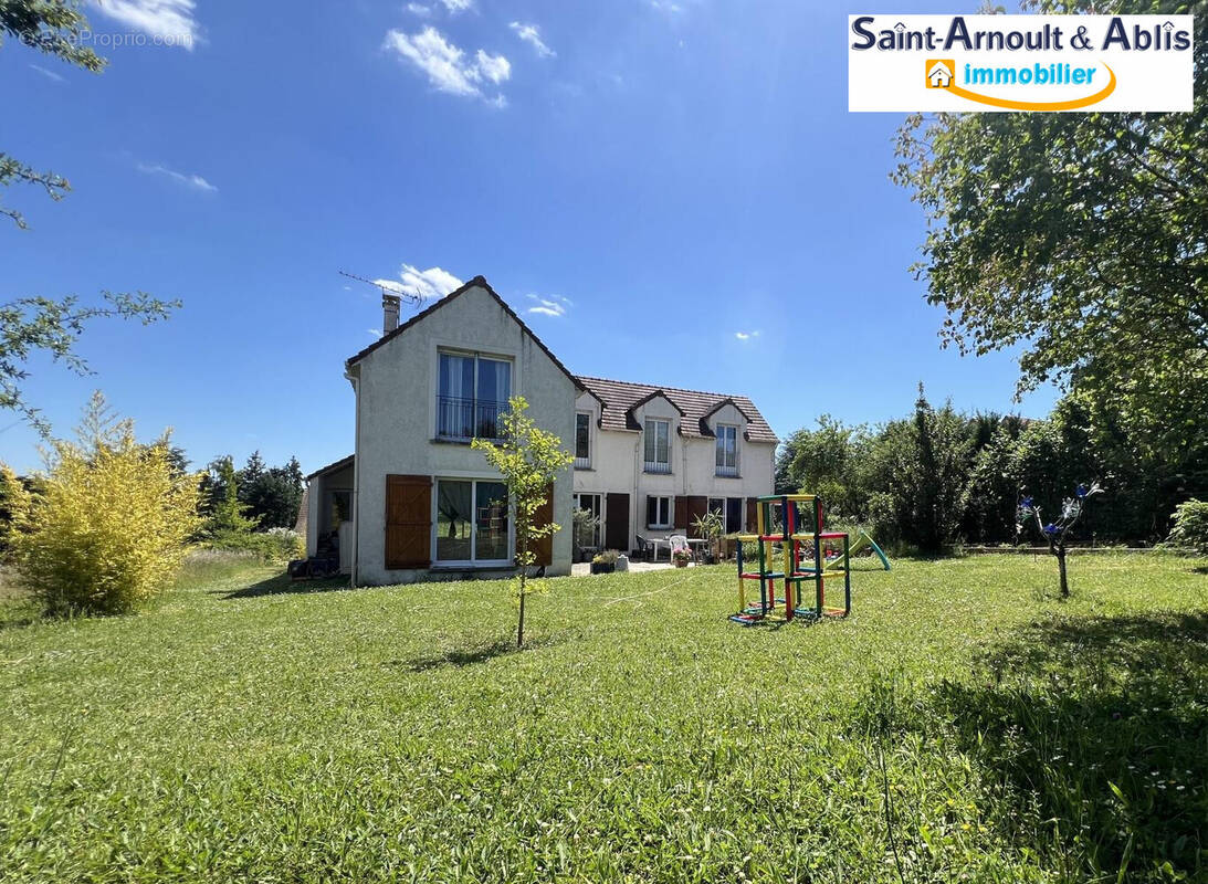 Maison à SAINT-ARNOULT-EN-YVELINES
