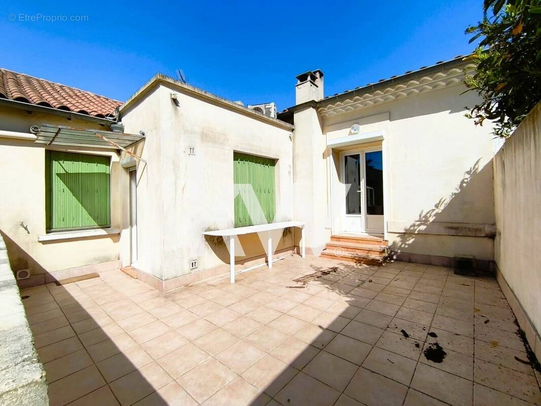 Appartement à GARONS