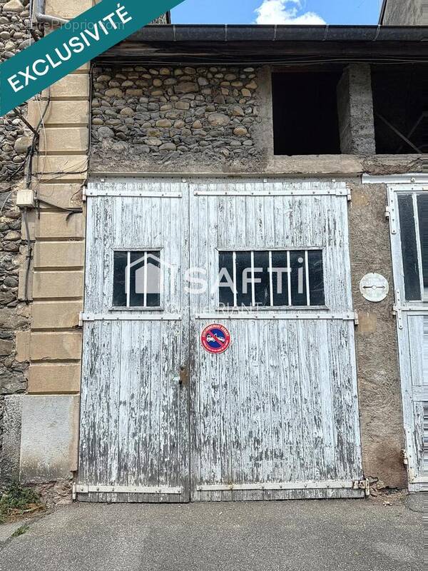 Photo 1 - Parking à RENAGE