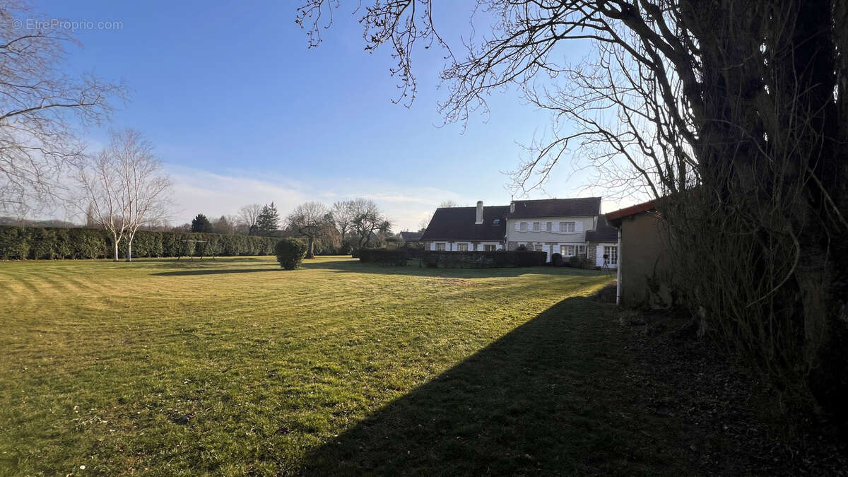 Maison à NEAUPHLE-LE-CHATEAU