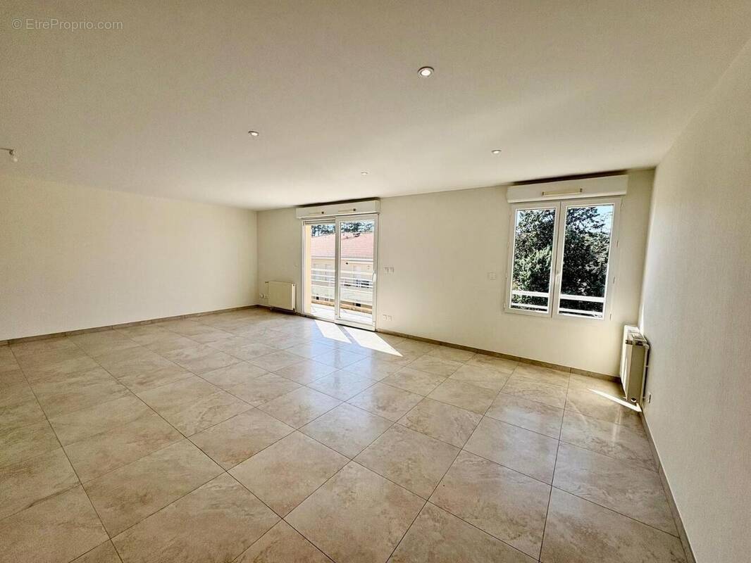   - Appartement à ANDREZIEUX-BOUTHEON
