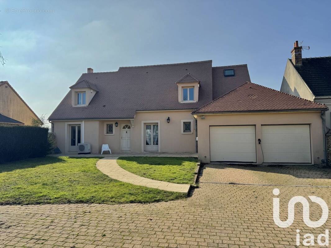 Photo 1 - Maison à VILLENEUVE-LE-COMTE