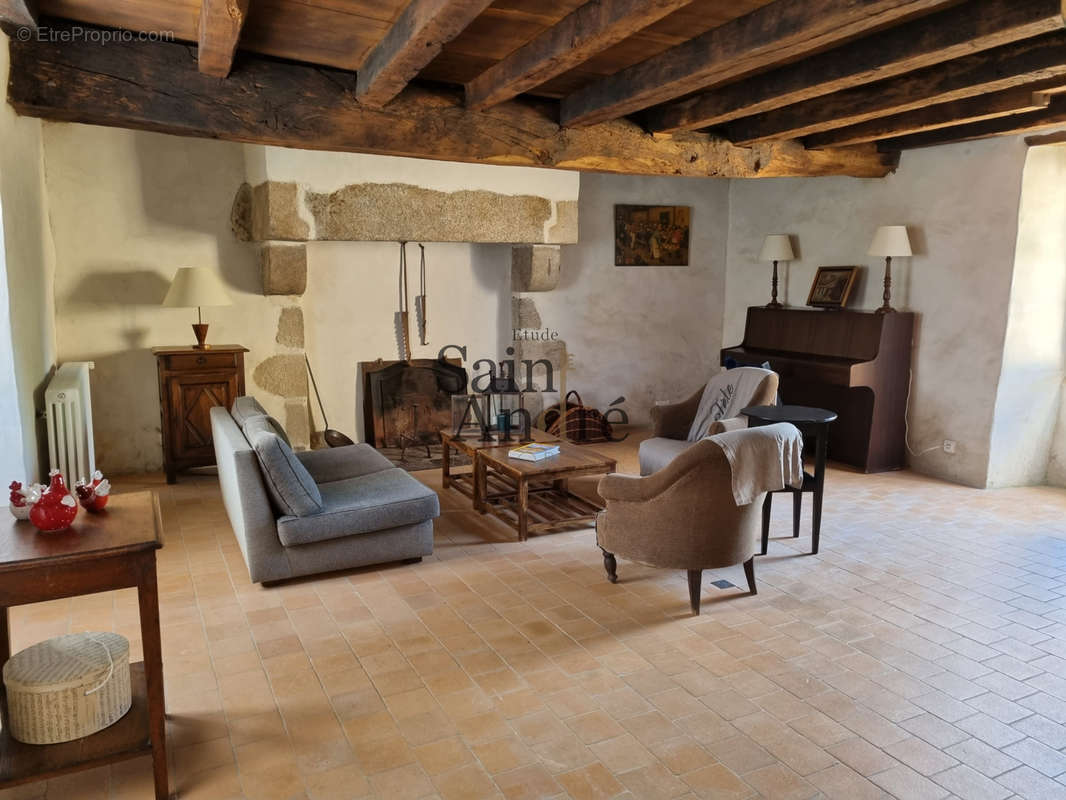 Maison à CHAMPNIERS-ET-REILHAC