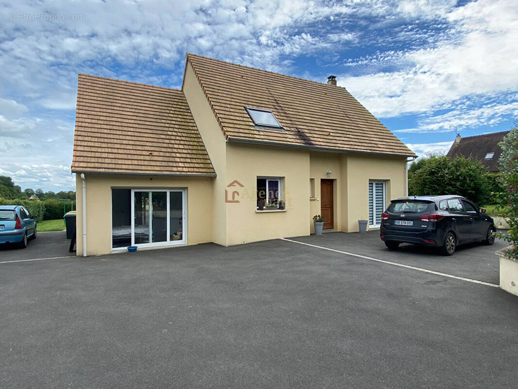 Maison à ARGENCES