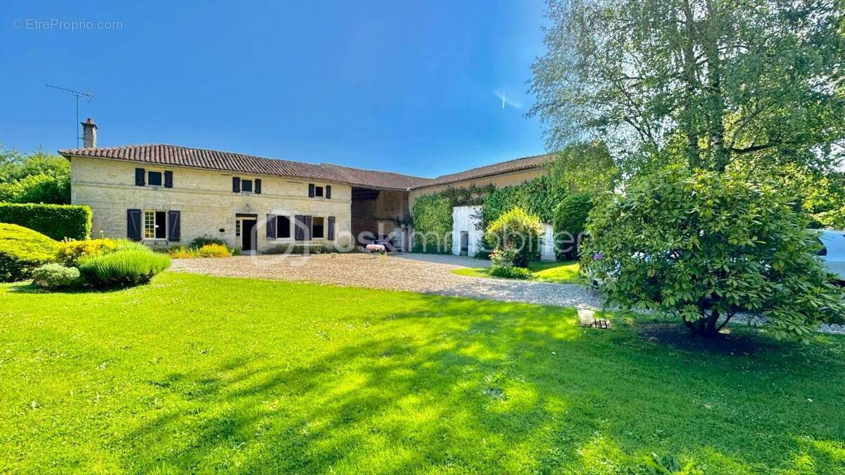 Maison à RUFFEC