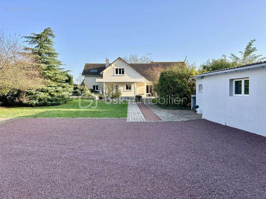 Maison à VILLENEUVE-LA-GUYARD