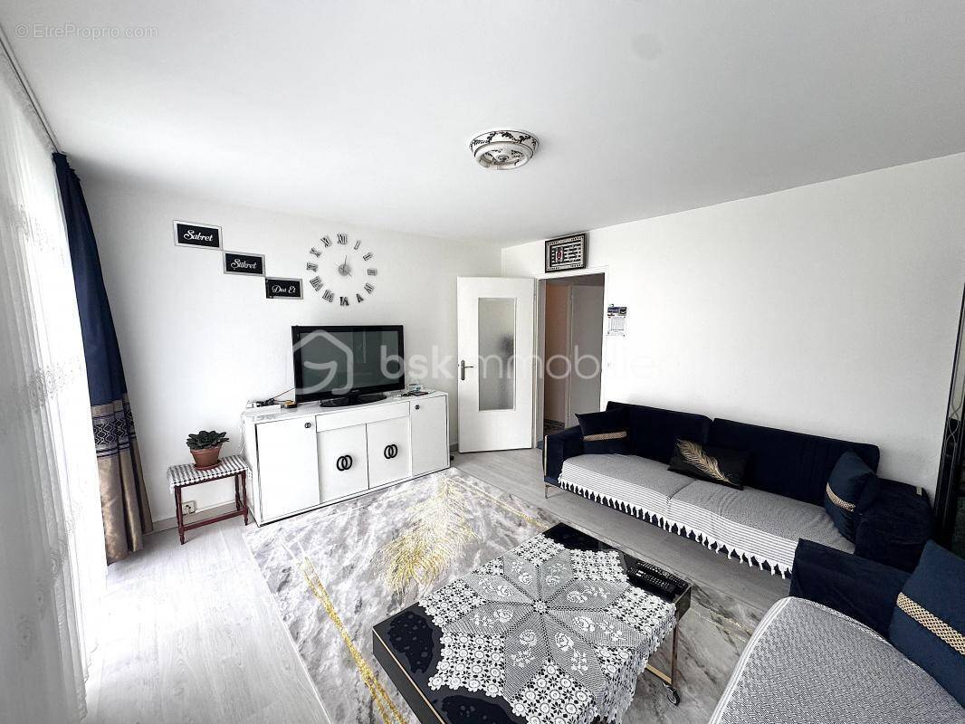 Appartement à SAINT-JEAN-DE-LA-RUELLE