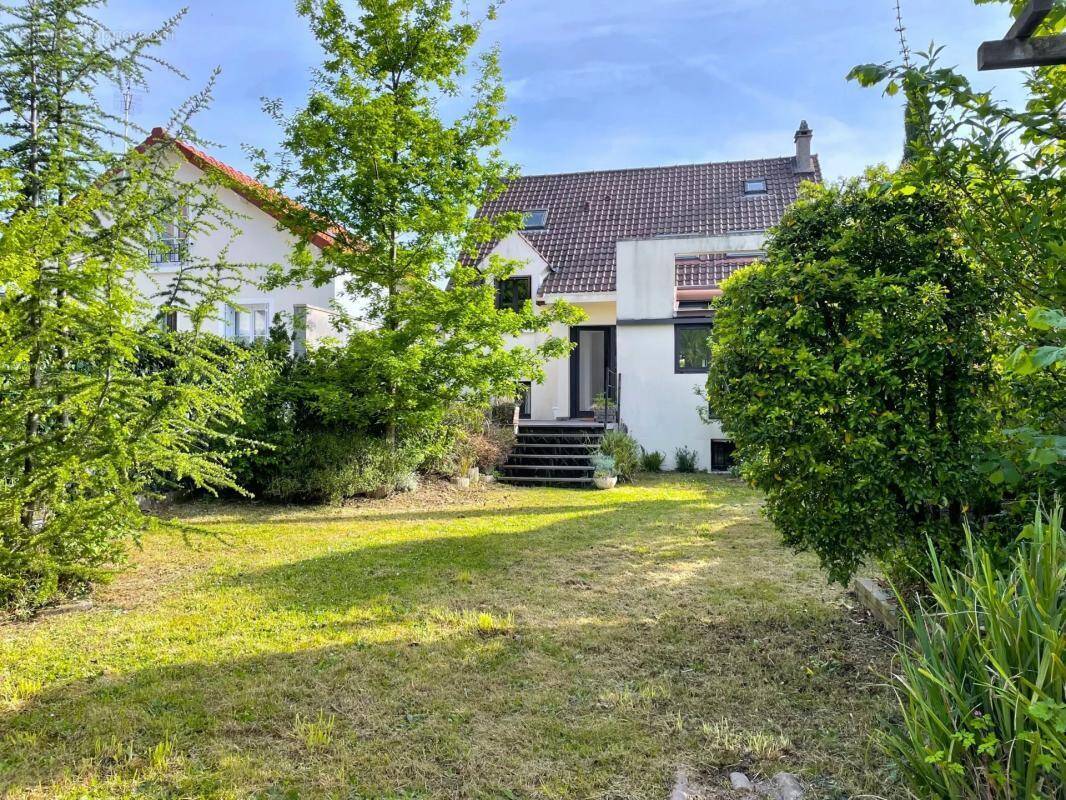 Maison à SAINTE-GENEVIEVE-DES-BOIS